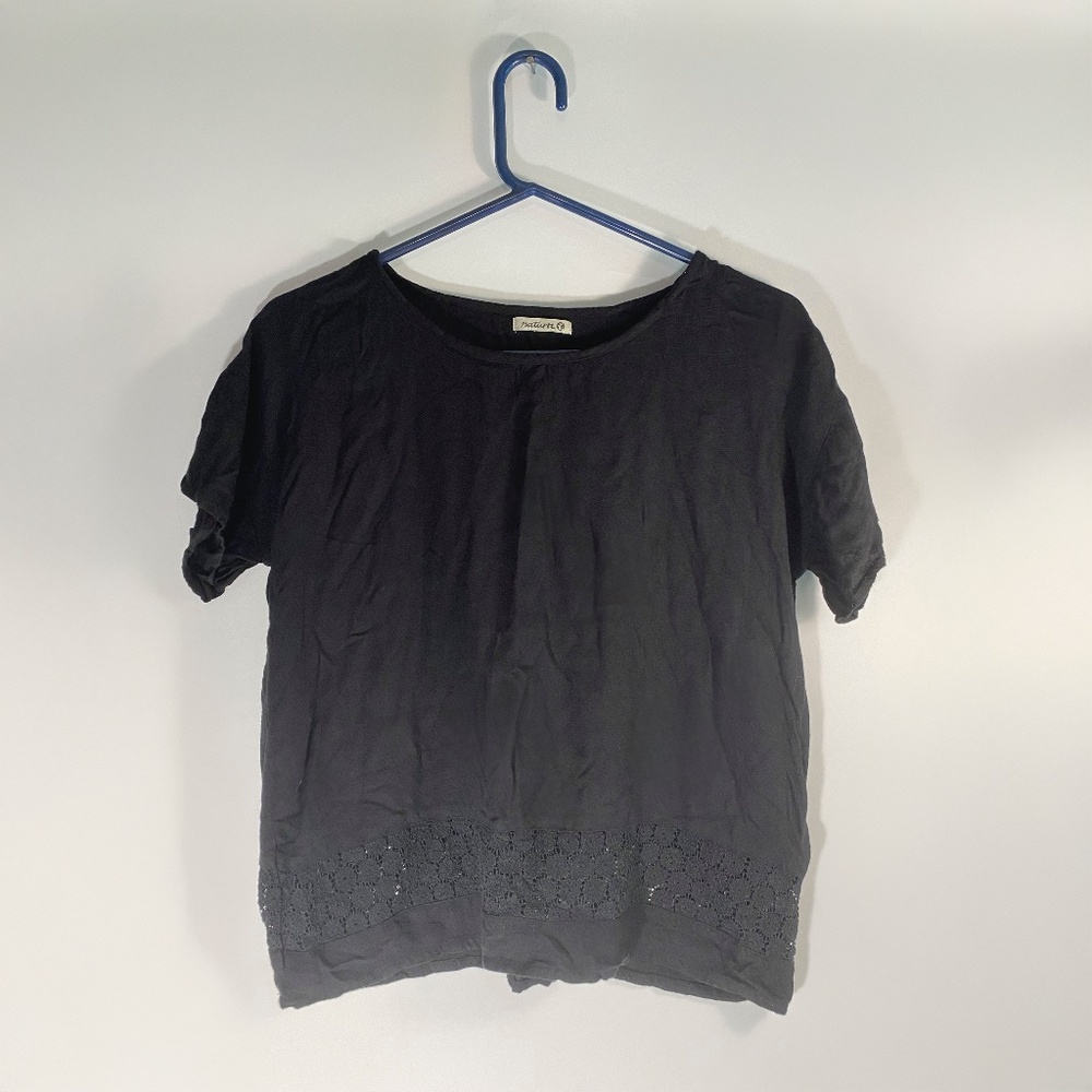 Cute Black Tee-Shirt with Lace Detail | Natura